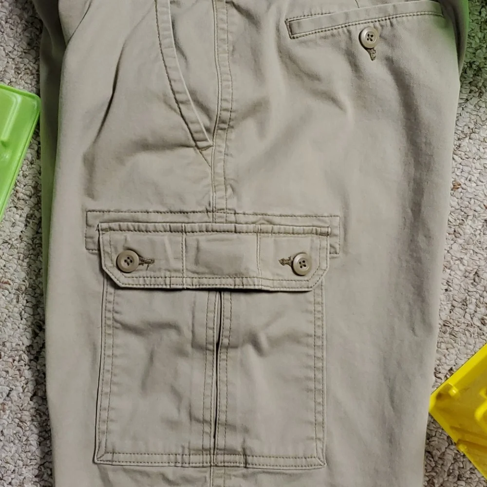St. John's Bay ~men's shorts. Size is 34
